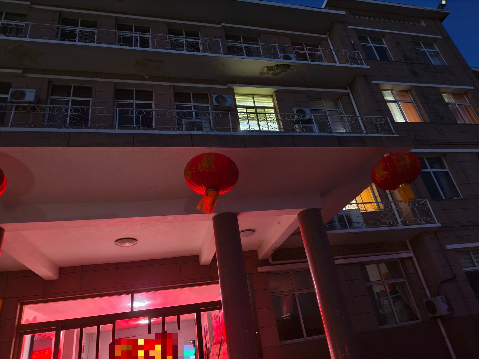 先去找东西吃，吃完回来继续把事情做完